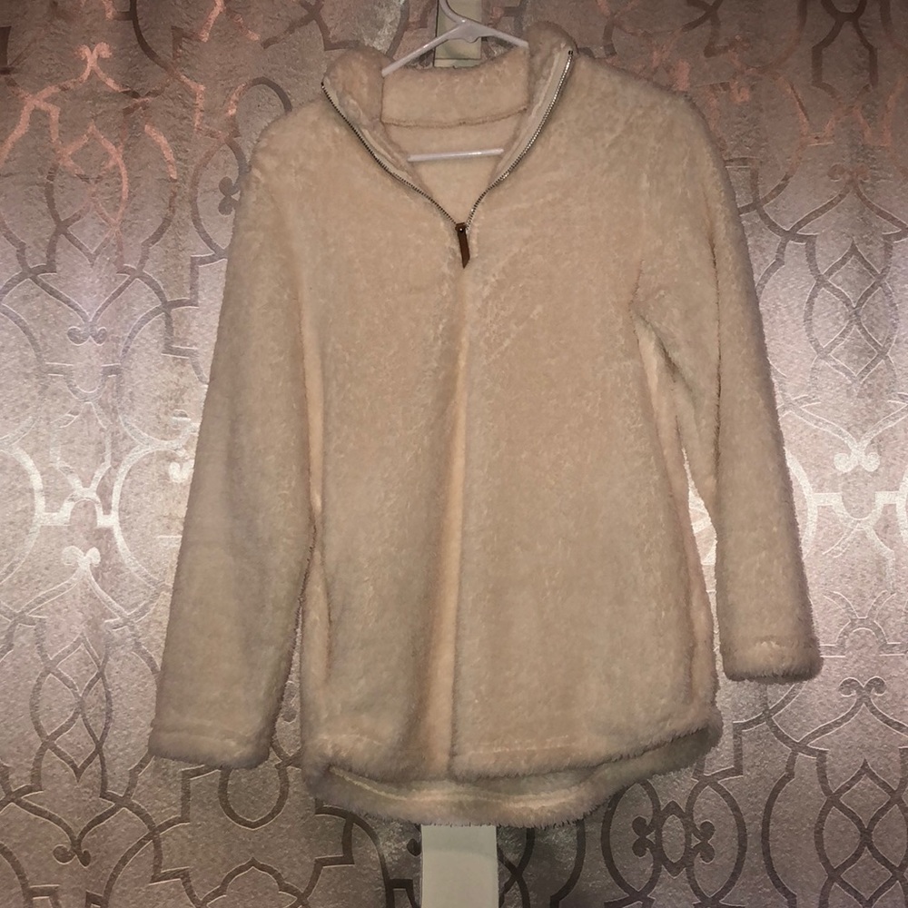 White pullover